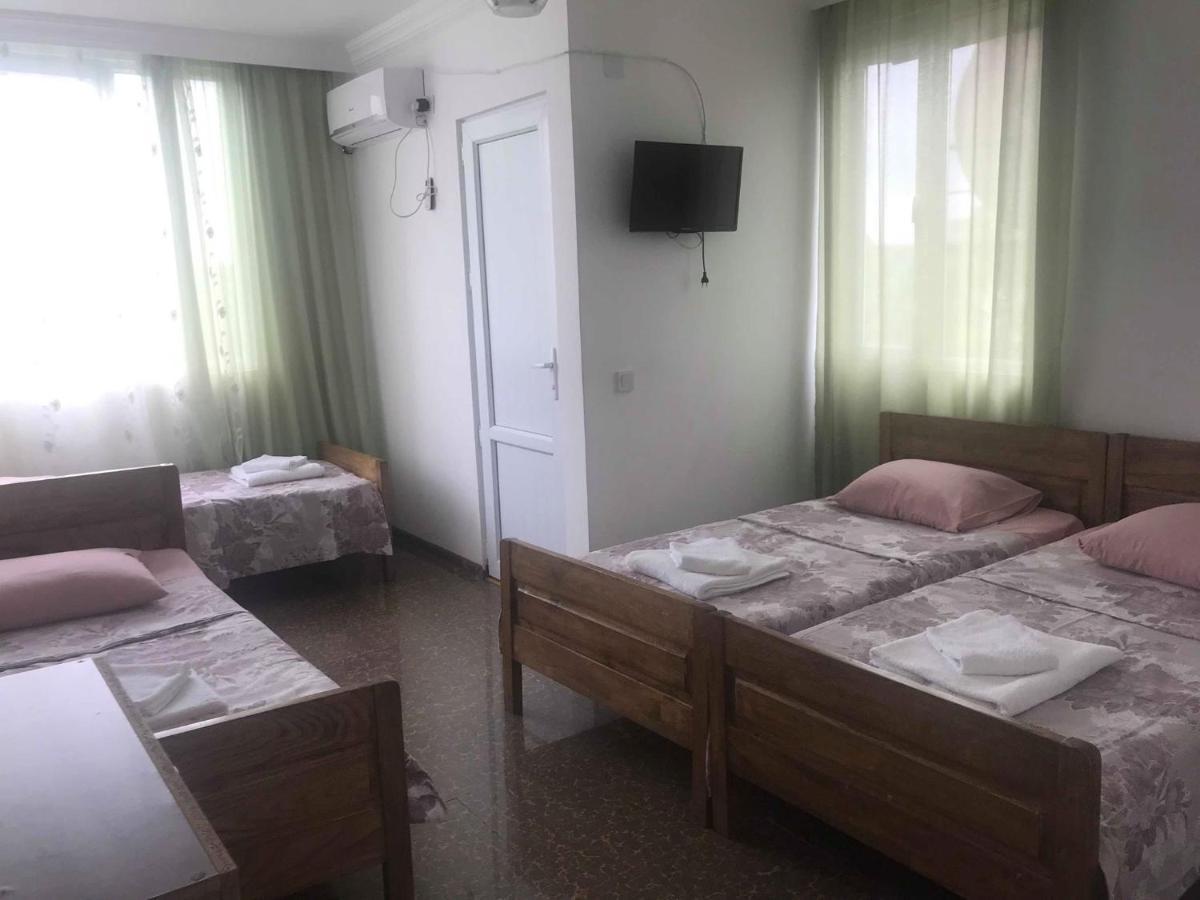 Twins Guest House By Black Sea Kobuleti Eksteriør billede