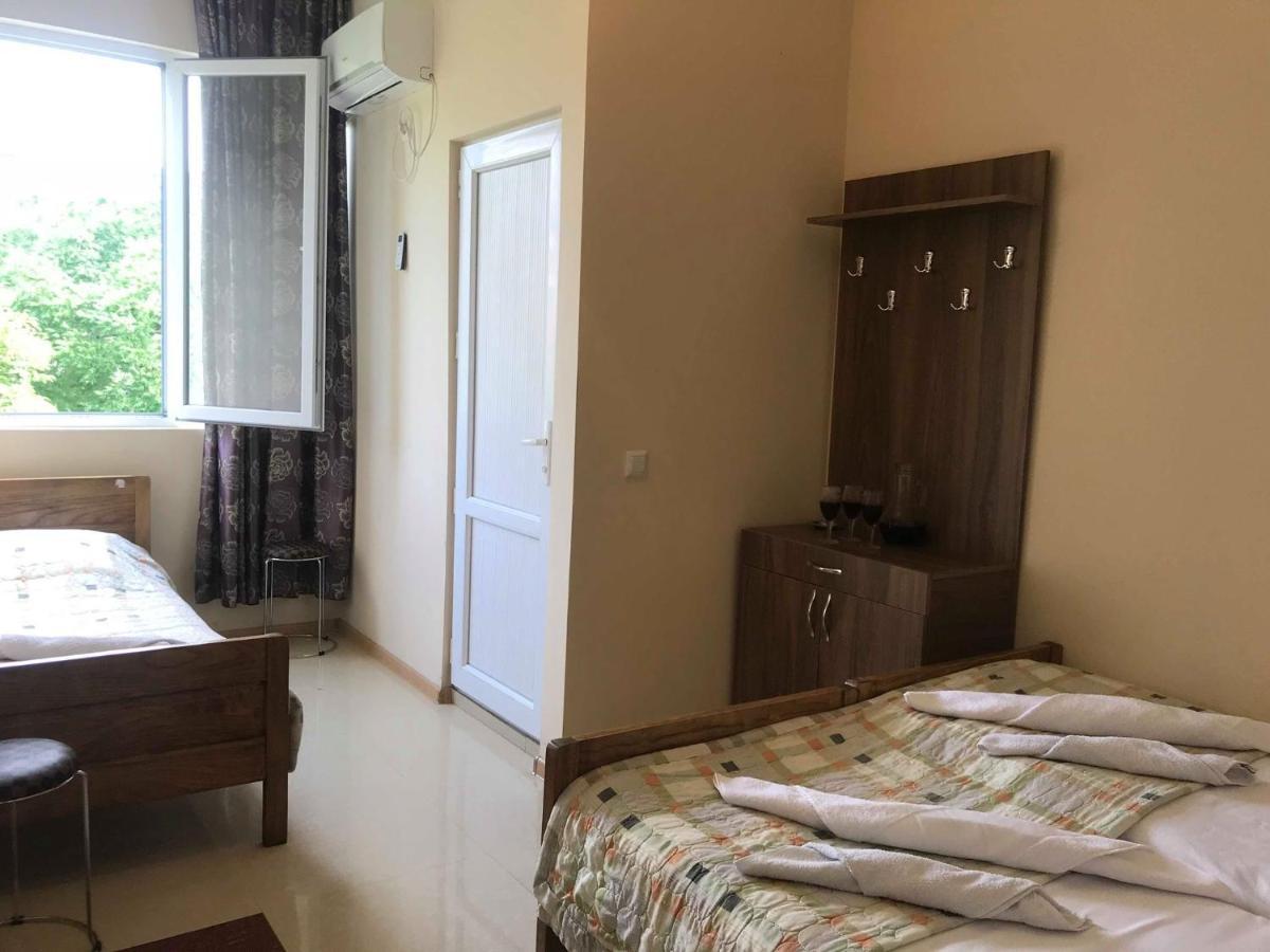 Twins Guest House By Black Sea Kobuleti Eksteriør billede