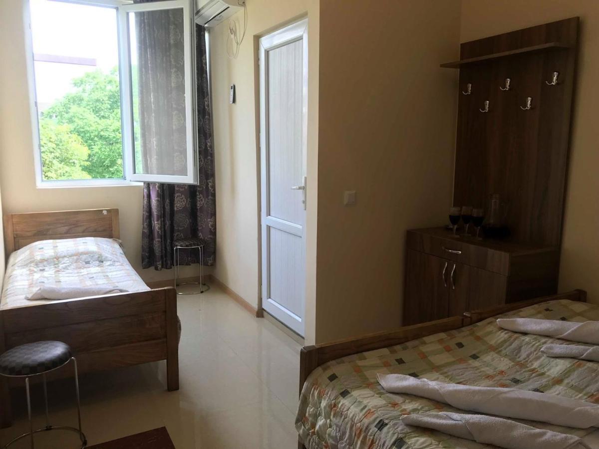 Twins Guest House By Black Sea Kobuleti Eksteriør billede