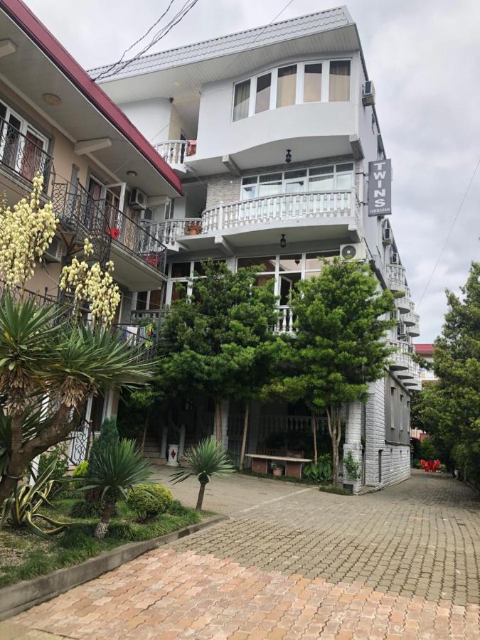 Twins Guest House By Black Sea Kobuleti Eksteriør billede